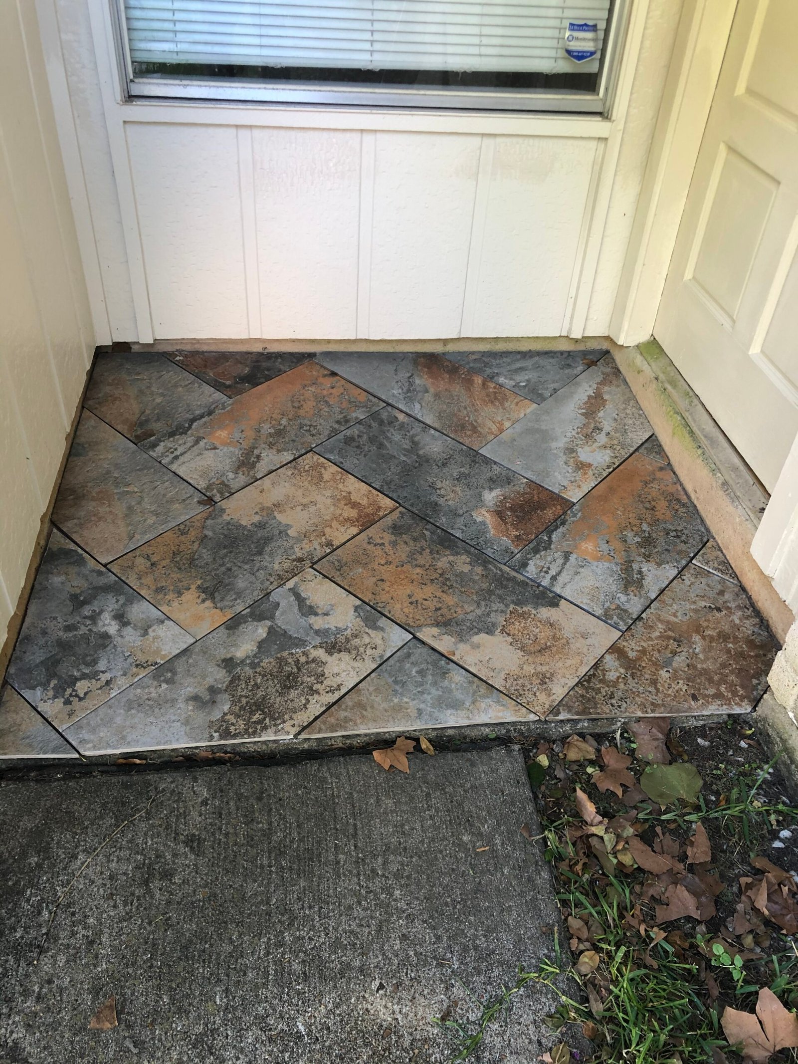 Laminate / Tile Floors project photo 6