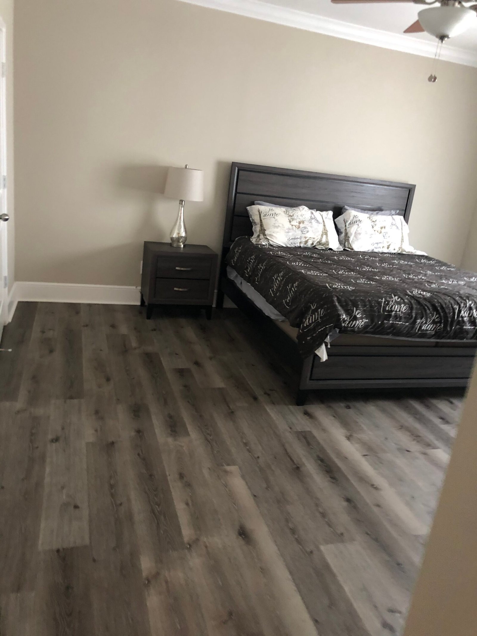 Laminate / Tile Floors project photo 4